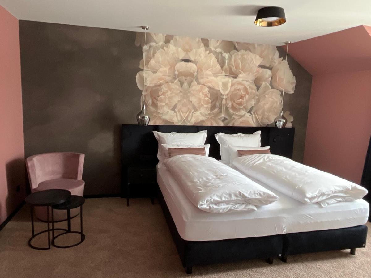 Boutiquehotel Burg Adenbach & Alter Weinbau Bad Neuenahr-Ahrweiler Eksteriør billede